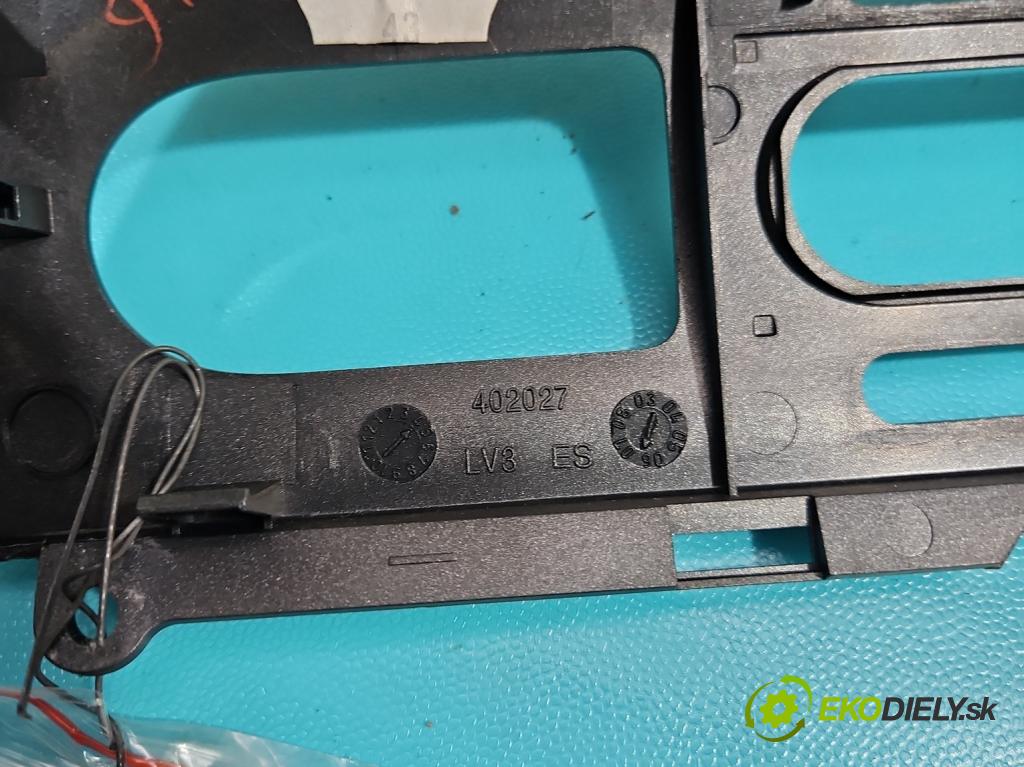 Seat Altea 1.9 tdi (BXE) 105 HP manual 77 kW 1896 cm3 5- Mřížka: kúrenia stredová 5P1819110J (Mriežky kúrenia (fukáre))