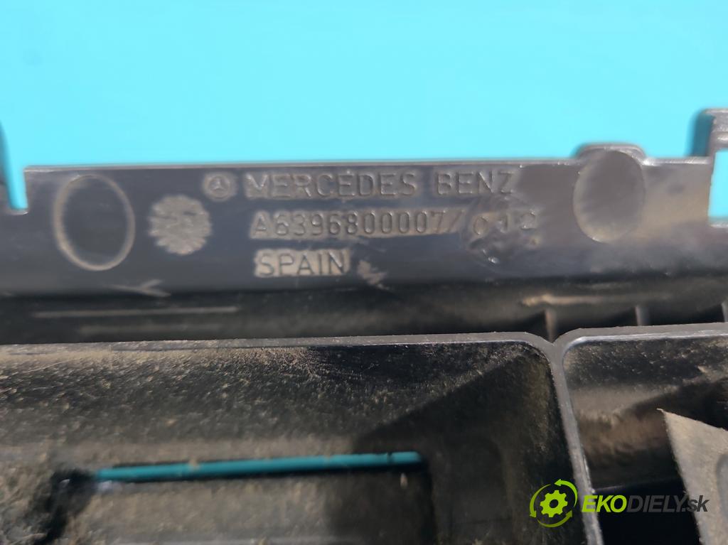 Mercedes Vito W639 2003-2014 2,2.0 cdi 109 HP manual 80 kW 2148 cm3 5- Mřížka: kúrenia stredová  (Mriežky kúrenia (fukáre))