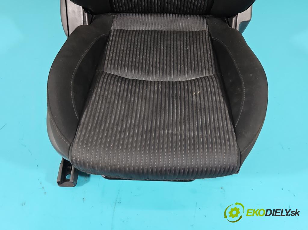Mazda 3 III BM 2013-2018 2.0 16V 155 HP manual 114 kW 1998 cm3 4- Sedačka pravý  (Sedačky, sedadlá)