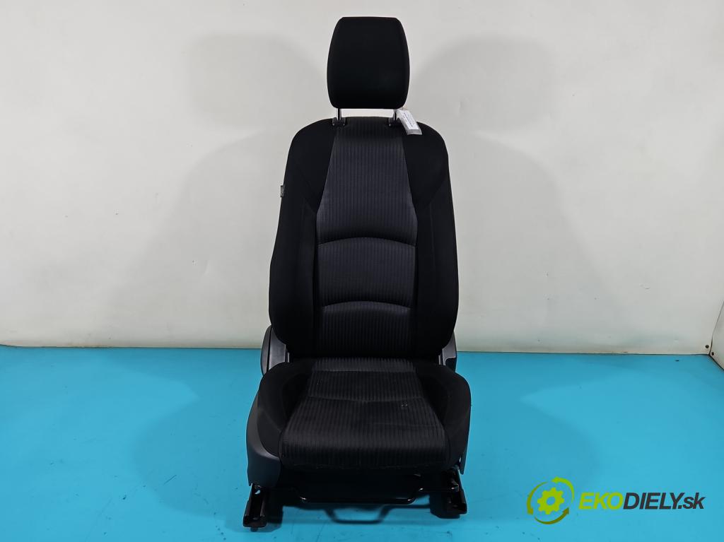 Mazda 3 III BM 2013-2018 2.0 16V 155 HP manual 114 kW 1998 cm3 4- Sedačka pravý  (Sedačky, sedadlá)