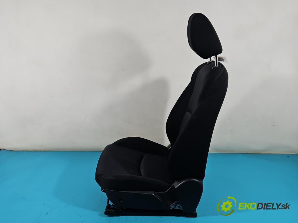 Mazda 3 III BM 2013-2018 2.0 16V 155 HP manual 114 kW 1998 cm3 4- Sedačka pravý  (Sedačky, sedadlá)