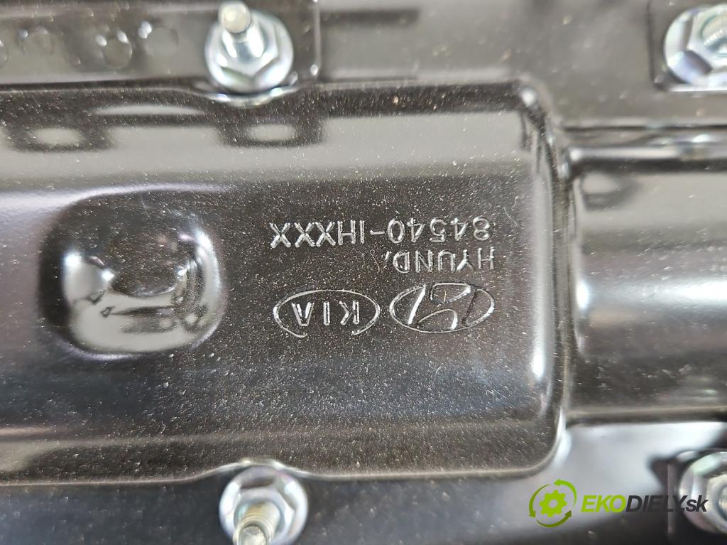 Kia Ceed I 2006-2012 1.6 crdi 116 HP manual 85 kW 1582 cm3 5- kokpit,pristrojová doska rozdeľovacia
