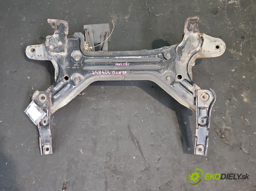 Vw Vento 1.8 75 hp manual 55 kW 1781 cm3 4- výztuha motoru 