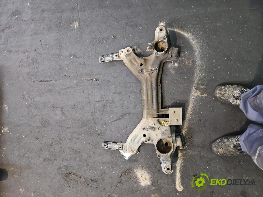 Vw Vento 1.8 75 hp manual 55 kW 1781 cm3 4- výztuha motoru