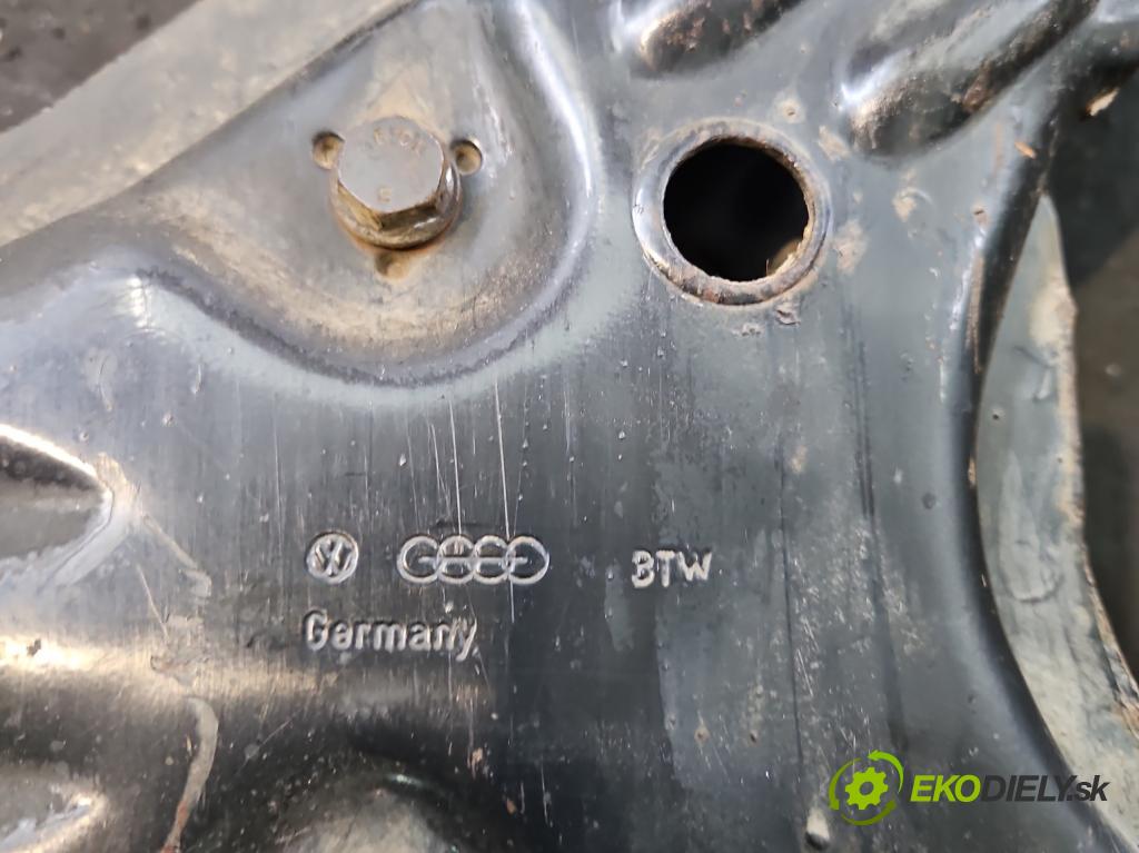 Vw Vento 1.8 75 hp manual 55 kW 1781 cm3 4- výztuha motoru