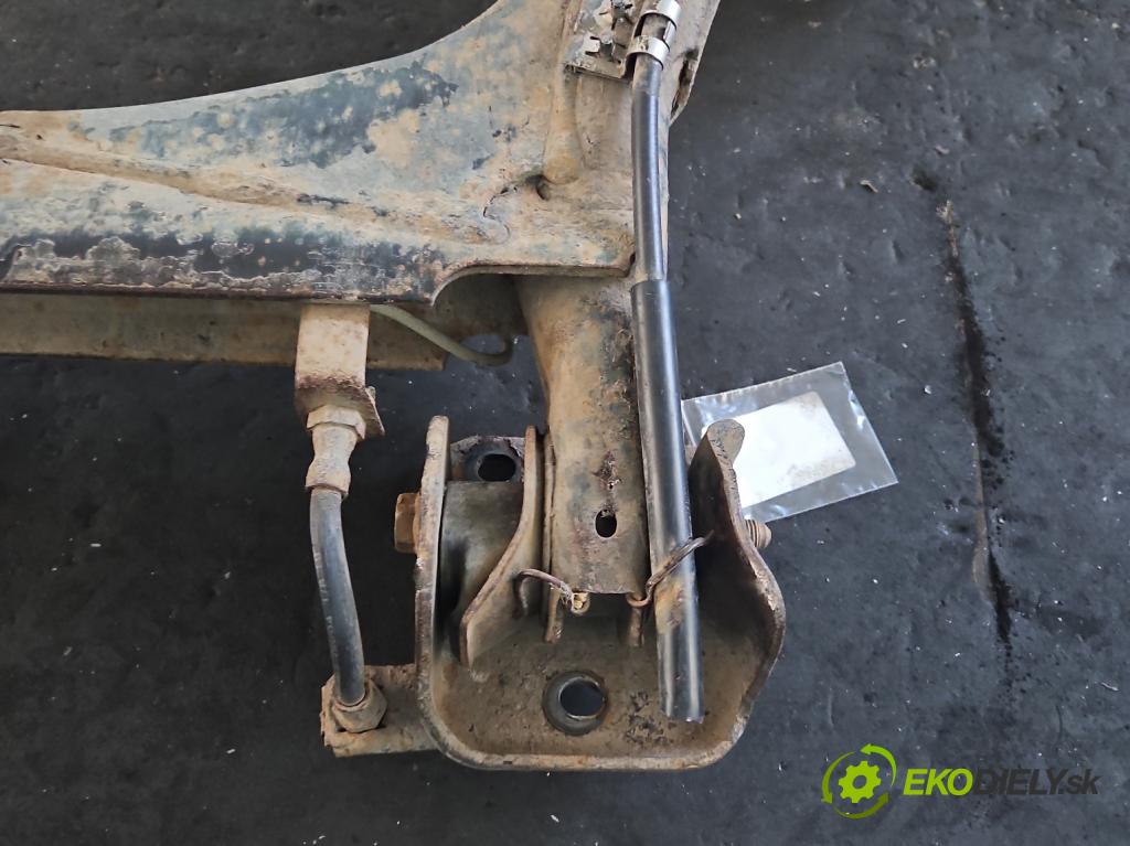 Vw Vento 1.8 75 hp manual 55 kW 1781 cm3 4- zadní výztuha  (Výztuhy zadní)