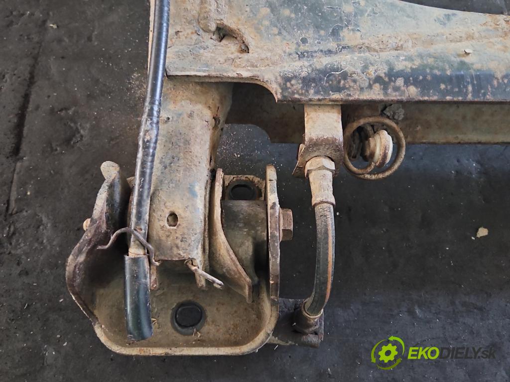 Vw Vento 1.8 75 hp manual 55 kW 1781 cm3 4- zadní výztuha  (Výztuhy zadní)