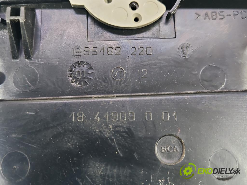 Vw Passat B5 1995-2005 1.8 T 150 HP manual 110 kW 1781 cm3 5- Mřížka: kúrenia stredová 3B0819728D (Mriežky kúrenia (fukáre))