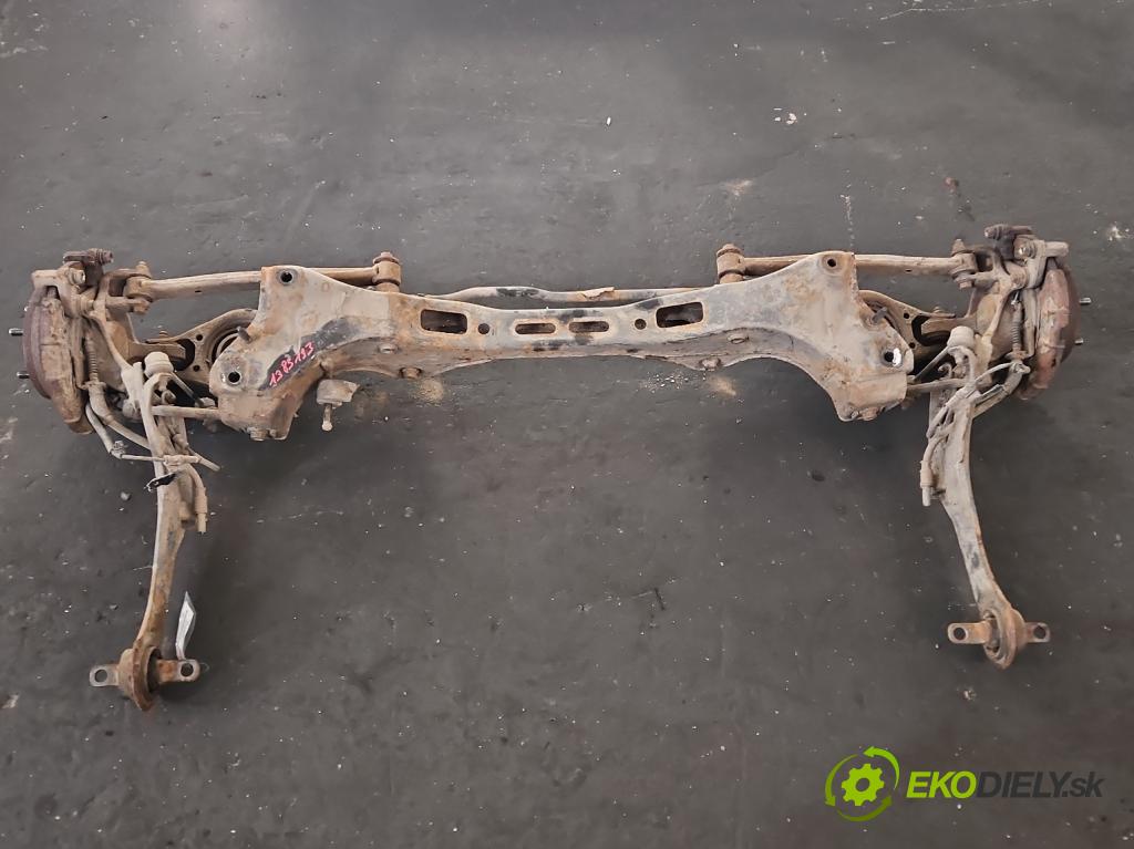 Kia Ceed I 2006-2012 1.6 crdi 116 hp manual 85 kW 1582 cm3 5- zadní výztuha  (Výztuhy zadní)