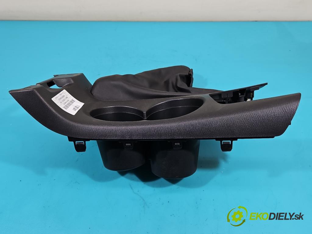 Mazda 3 III BM 2013-2018 2.0 16V 155 HP manual 114 kW 1998 cm3 4- Rukojeť: na nápoje: BJS7-64431 (Úchyty, držiaky na nápoje)