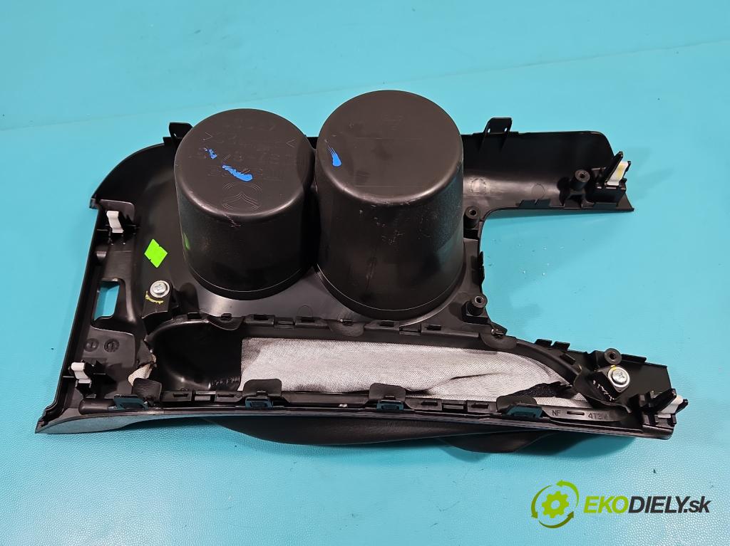 Mazda 3 III BM 2013-2018 2.0 16V 155 HP manual 114 kW 1998 cm3 4- Rukojeť: na nápoje: BJS7-64431 (Úchyty, držiaky na nápoje)