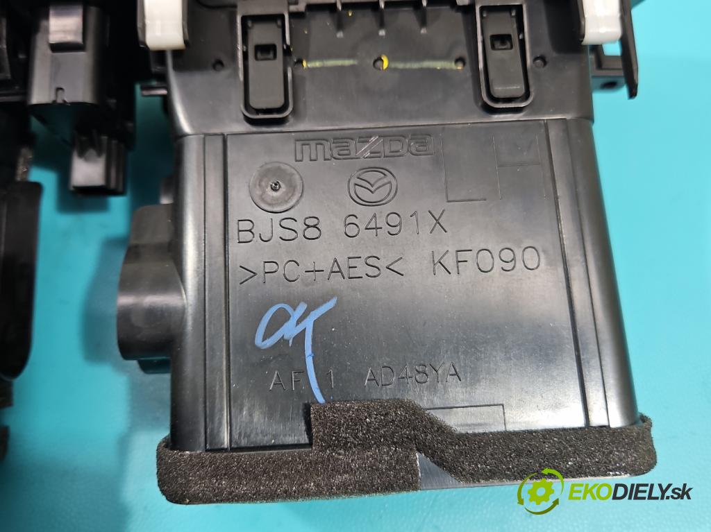 Mazda 3 III BM 2013-2018 2.0 16V 155 HP manual 114 kW 1998 cm3 4- Mřížka: kúrenia stredová BJS86491X (Mriežky kúrenia (fukáre))