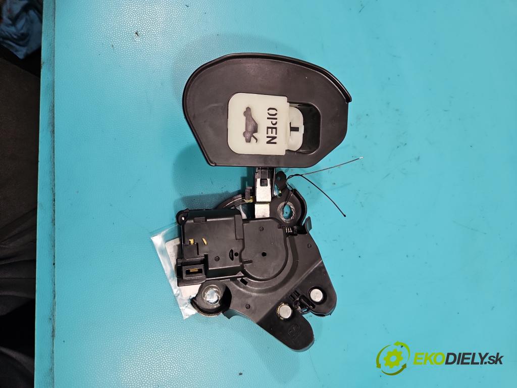 Mazda 3 III BM 2013-2018 2.0 16V 155 hp manual 114 kW 1998 cm3 4- zámek kufrových dveří zadní 