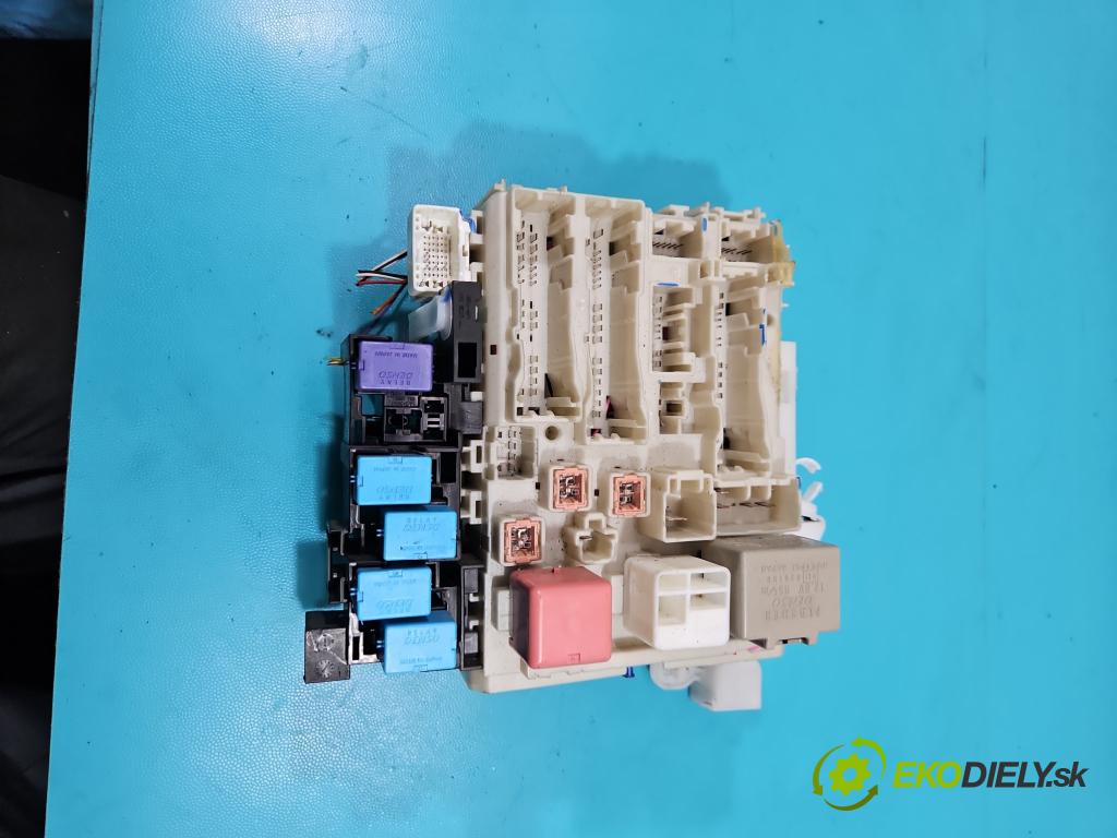 Toyota Rav4 III 2005-2012 2.0 VVti 152KM automatic 112 kW 1998 cm3 5- skříňka pojistková 82730-42011 (Pojistkové skříňky)