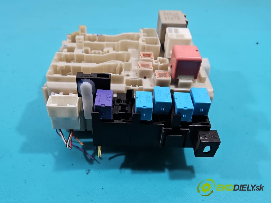 Toyota Rav4 III 2005-2012 2.0 VVti 152KM automatic 112 kW 1998 cm3 5- skříňka pojistková 82730-42011 (Pojistkové skříňky)