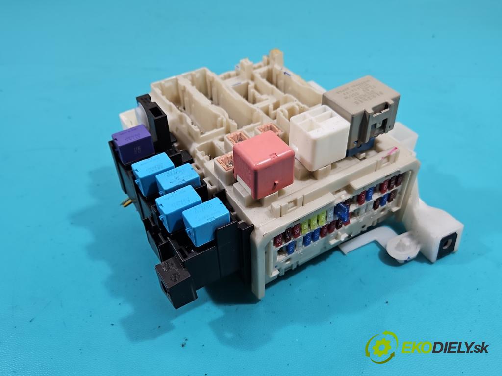 Toyota Rav4 III 2005-2012 2.0 VVti 152KM automatic 112 kW 1998 cm3 5- skříňka pojistková 82730-42011 (Pojistkové skříňky)