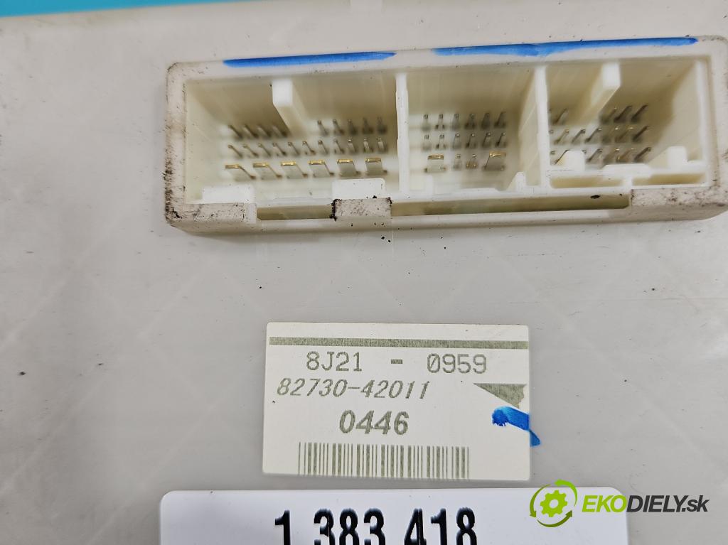 Toyota Rav4 III 2005-2012 2.0 VVti 152KM automatic 112 kW 1998 cm3 5- skříňka pojistková 82730-42011 (Pojistkové skříňky)