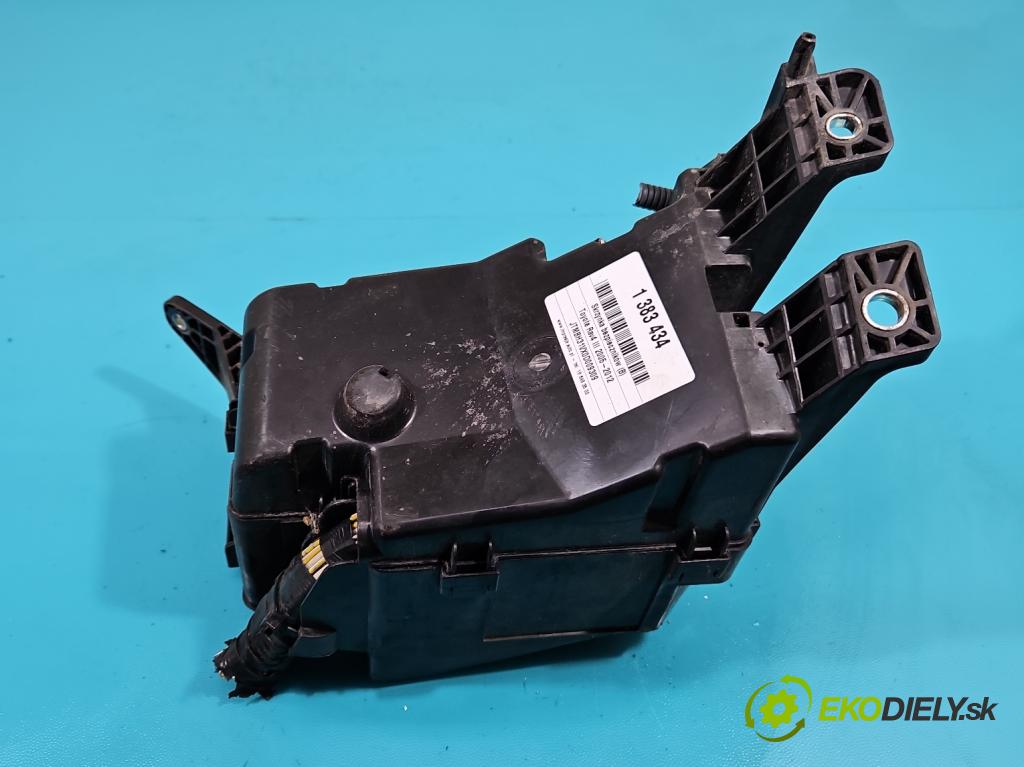 Toyota Rav4 III 2005-2012 2.0 VVti 152KM automatic 112 kW 1998 cm3 5- skříňka pojistková  (Pojistkové skříňky)