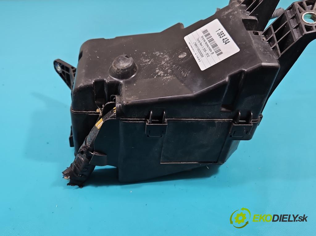 Toyota Rav4 III 2005-2012 2.0 VVti 152KM automatic 112 kW 1998 cm3 5- skříňka pojistková  (Pojistkové skříňky)