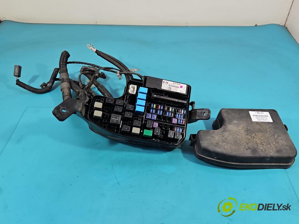 Mazda 3 III BM 2013-2018 2.0 16V 155 hp manual 114 kW 1998 cm3 4- skříňka pojistková KD45-675X0C (Pojistkové skříňky)