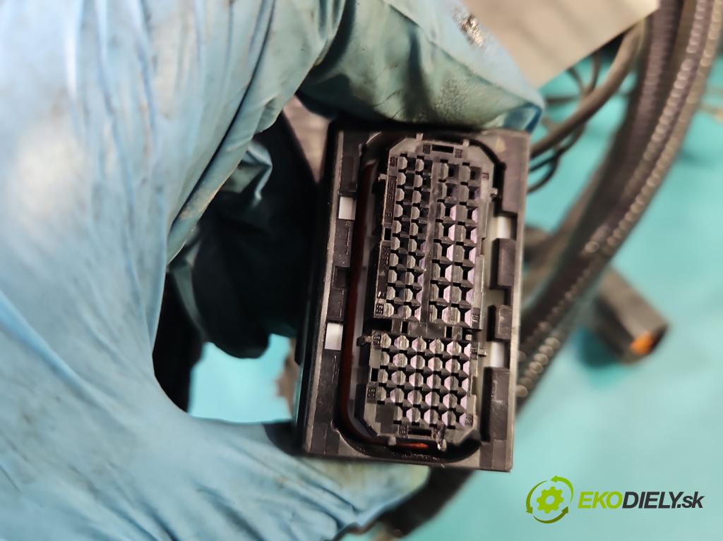 Mazda 3 III BM 2013-2018 2.0 16V 155 hp manual 114 kW 1998 cm3 4- skříňka pojistková KD45-675X0C (Pojistkové skříňky)