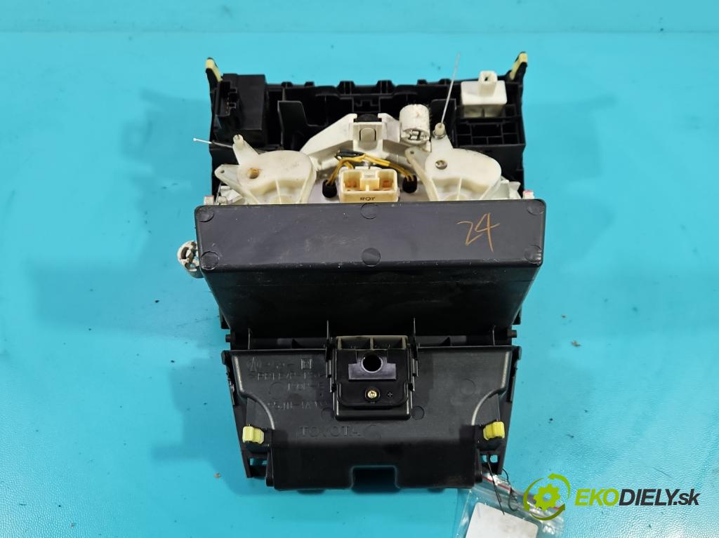 Toyota Corolla E12 2001-2009 2.0 D4D 90 HP manual 66 kW 1995 cm3 5- panel kúrenia 55411-1A200