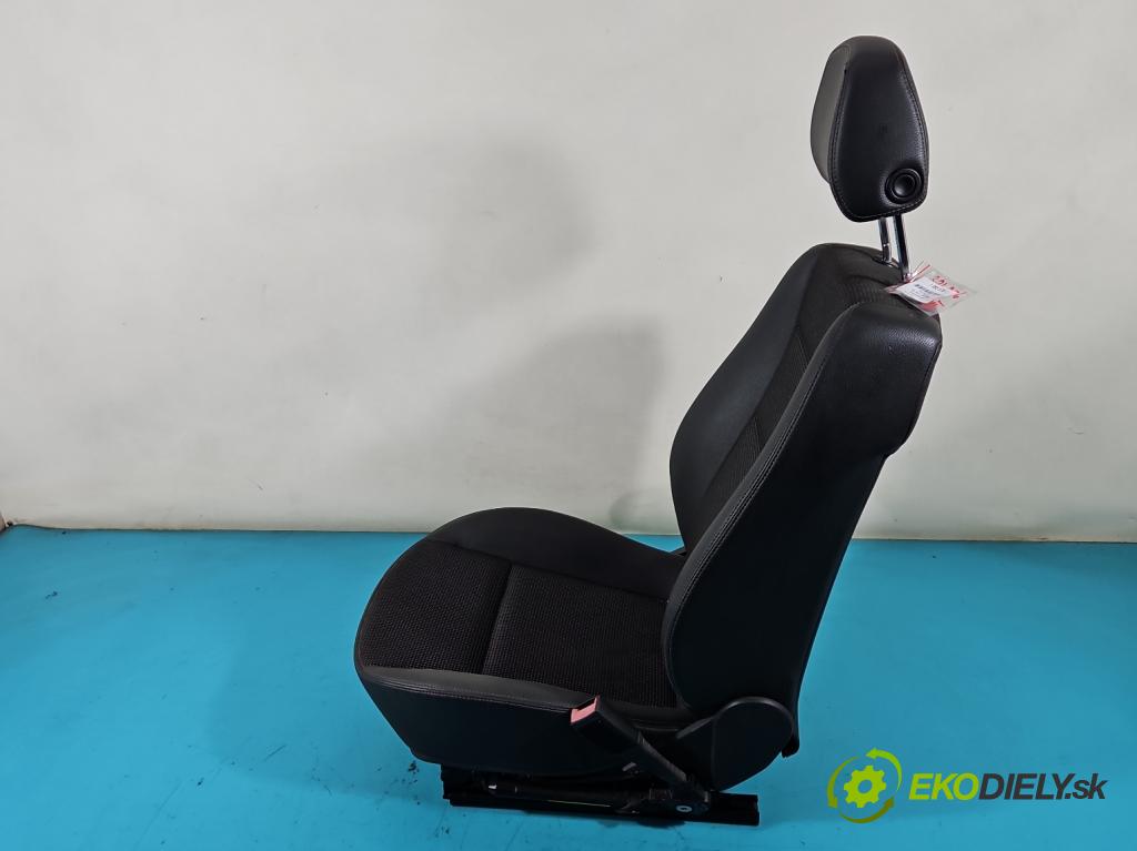 Opel Astra III 2004-2014 1.7 cdti 101 HP manual 74 kW 1686 cm3 3- Sedačka pravý  (Sedačky, sedadlá)