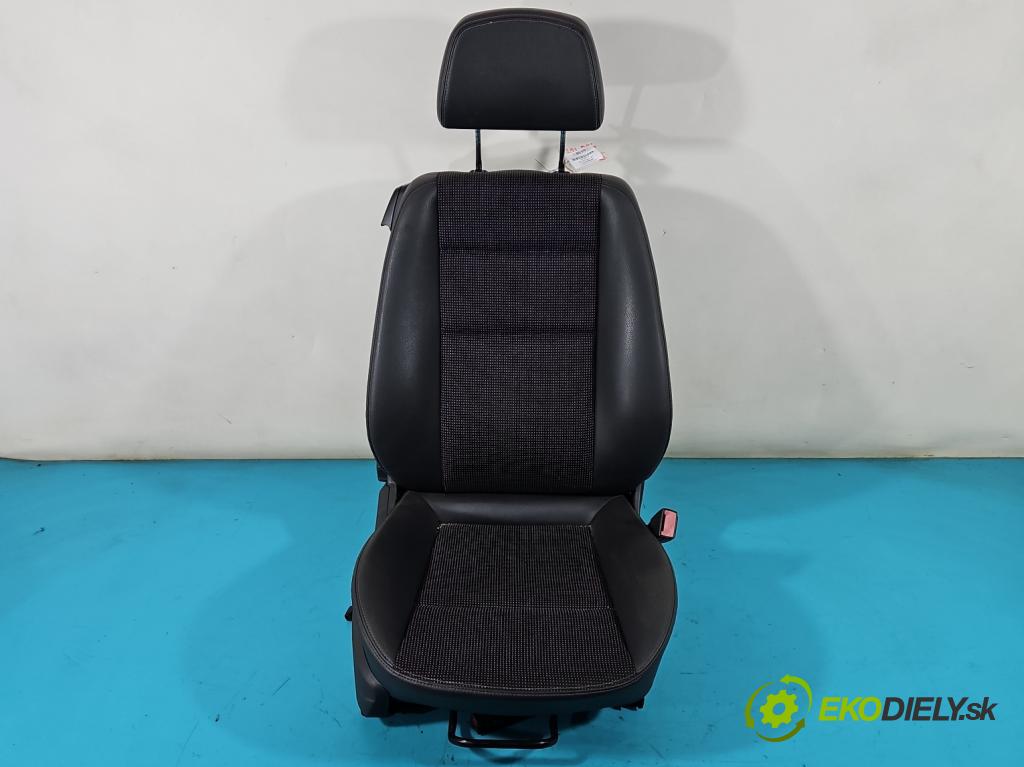 Opel Astra III 2004-2014 1.7 cdti 101 HP manual 74 kW 1686 cm3 3- Sedačka pravý  (Sedačky, sedadlá)