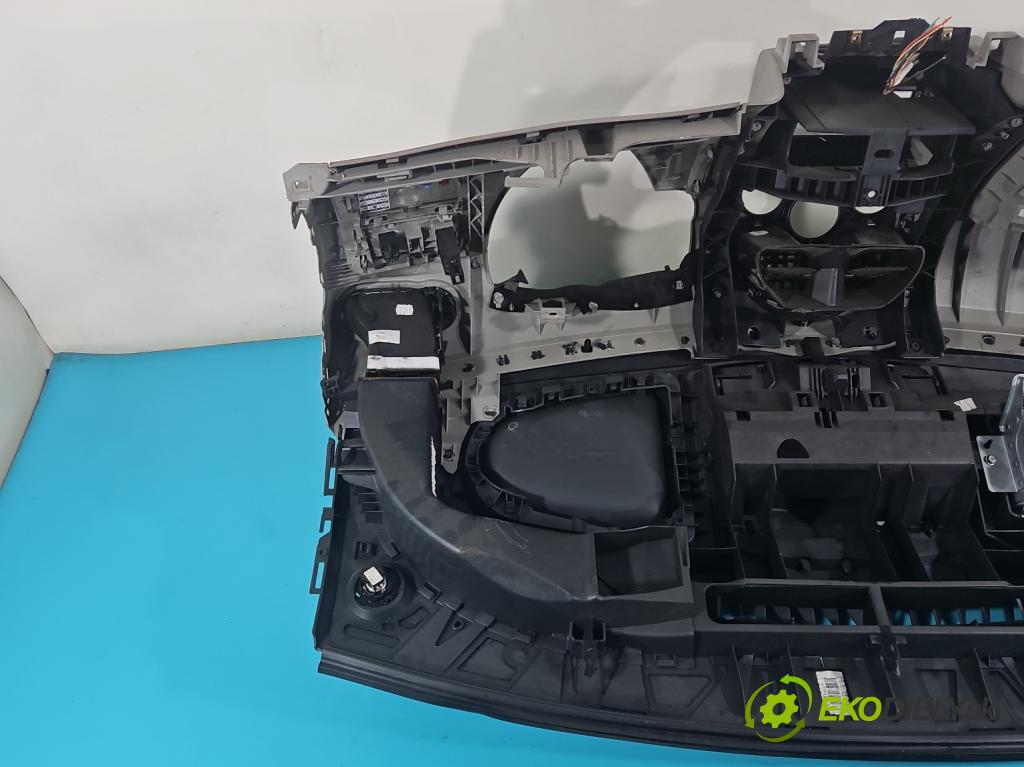 Renault Modus 1.5 dci 86 HP manual 63 kW 1461 cm3 5- kokpit,pristrojová doska rozdeľovacia
