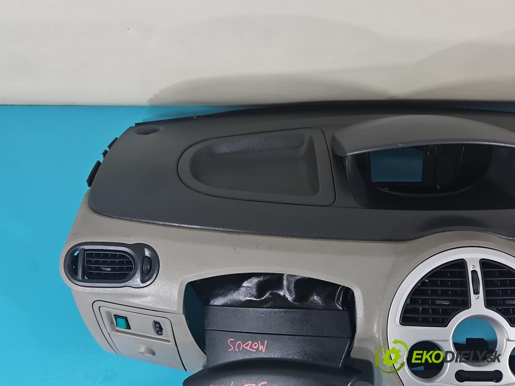Renault Modus 1.5 dci 86 HP manual 63 kW 1461 cm3 5- kokpit,pristrojová doska rozdeľovacia