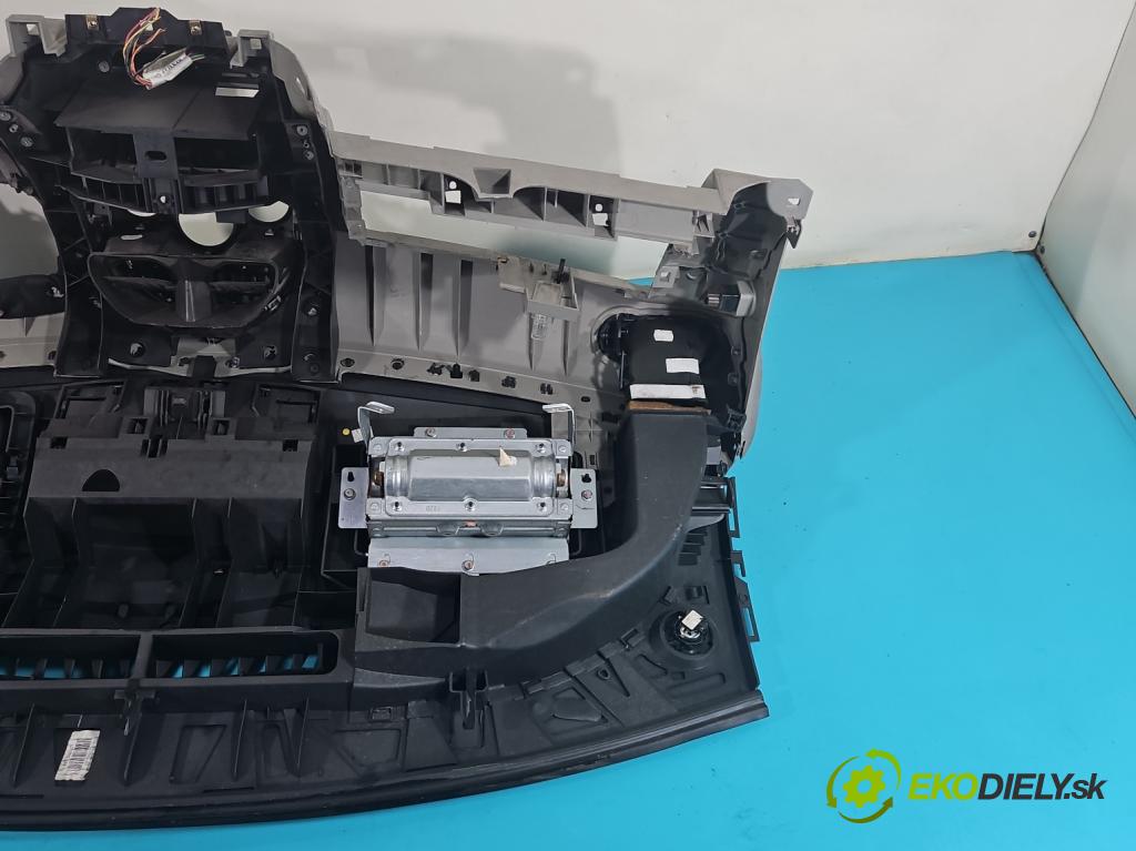 Renault Modus 1.5 dci 86 HP manual 63 kW 1461 cm3 5- kokpit,pristrojová doska rozdeľovacia