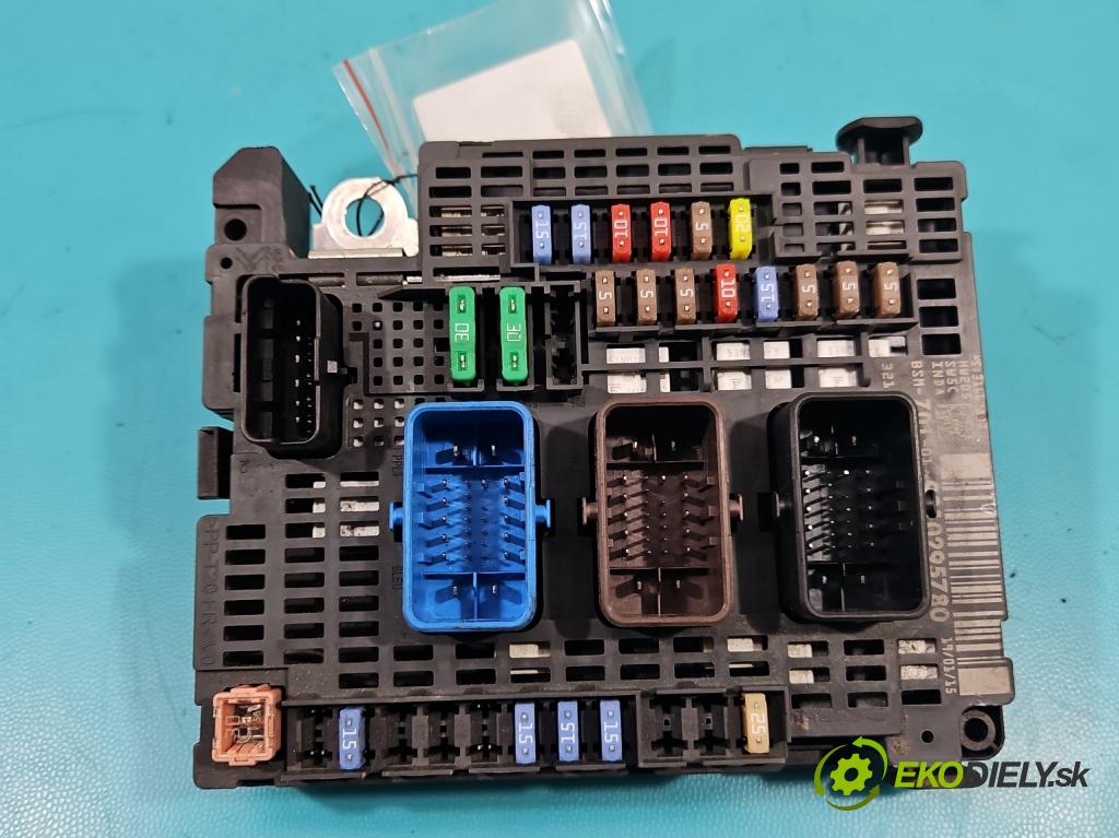 Peugeot 308 II 2013-2021 2.0 e-hdi 150 hp manual 110 kW 1997 cm3 5- skříňka pojistková 9810295780 (Pojistkové skříňky)