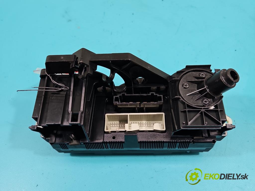 Vw Golf V 2003-2009 1.6 SR 102 HP manual 75 kW 1595 cm3 5- panel kúrenia