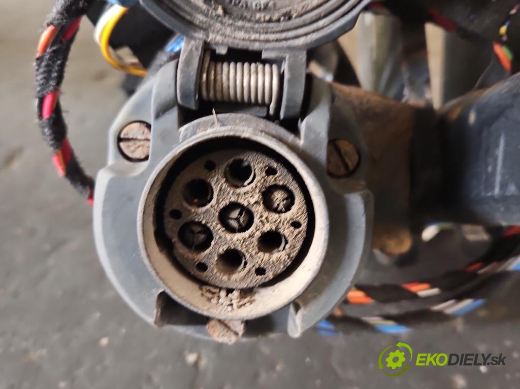 Vw Golf V 2003-2009 1.6 SR 102 hp manual 75 kW 1595 cm3 5- oko tažné  (Tažná zařízení)