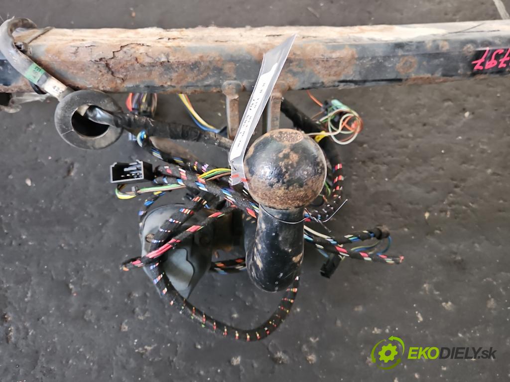 Vw Golf V 2003-2009 1.6 SR 102 hp manual 75 kW 1595 cm3 5- oko tažné  (Tažná zařízení)