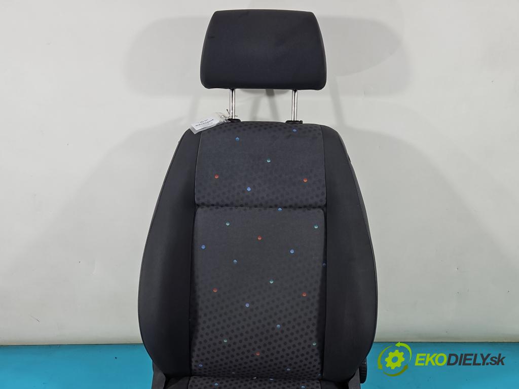 Vw Polo IV 9N 2001-2009 1.2 6V (BMD) 54 HP manual 40 kW 1198 cm3 5- Sedačka ľavý  (Sedačky, sedadlá)