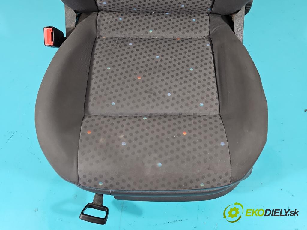 Vw Polo IV 9N 2001-2009 1.2 6V (BMD) 54 HP manual 40 kW 1198 cm3 5- Sedačka ľavý  (Sedačky, sedadlá)