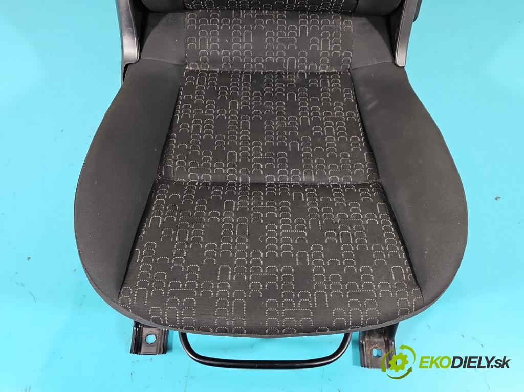 Mitsubishi Colt Z30 VI 2004-2012 1.1 12V 75 HP manual 55 kW 1124 cm3 3- Sedačka pravý  (Sedačky, sedadlá)