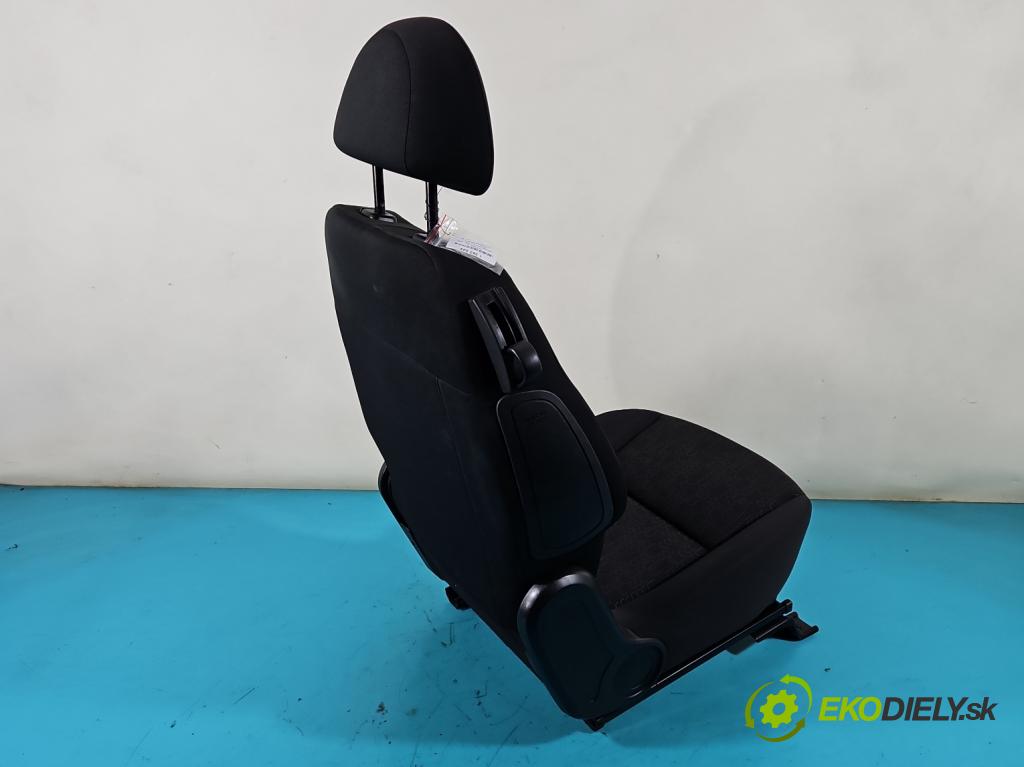 Mitsubishi Colt Z30 VI 2004-2012 1.1 12V 75 HP manual 55 kW 1124 cm3 3- Sedačka pravý  (Sedačky, sedadlá)