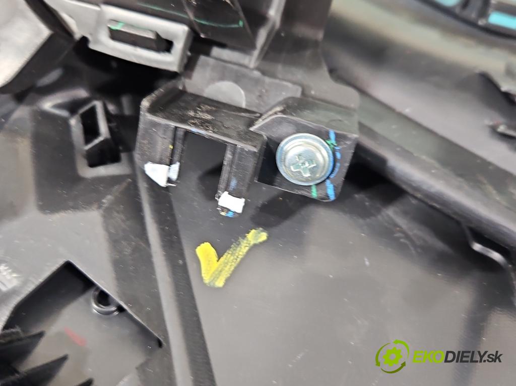 Mazda 3 III BM 2013-2018 2.0 16V 155 HP manual 114 kW 1998 cm3 4- kokpit,pristrojová doska rozdeľovacia