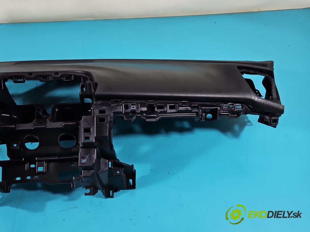 Mazda 3 III BM 2013-2018 2.0 16V 155 HP manual 114 kW 1998 cm3 4- kokpit,pristrojová doska rozdeľovacia