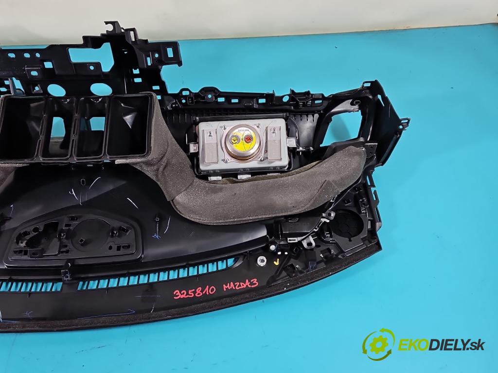 Mazda 3 III BM 2013-2018 2.0 16V 155 HP manual 114 kW 1998 cm3 4- kokpit,pristrojová doska rozdeľovacia