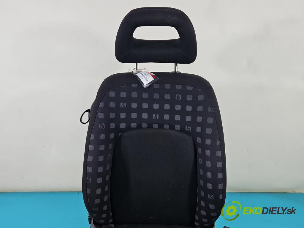 Vw New Beetle 1998-2010 2.0 8V 116 hp manual 85 kW 1984 cm3 3- Sedadlo pravý  (Sedačky, sedadla)