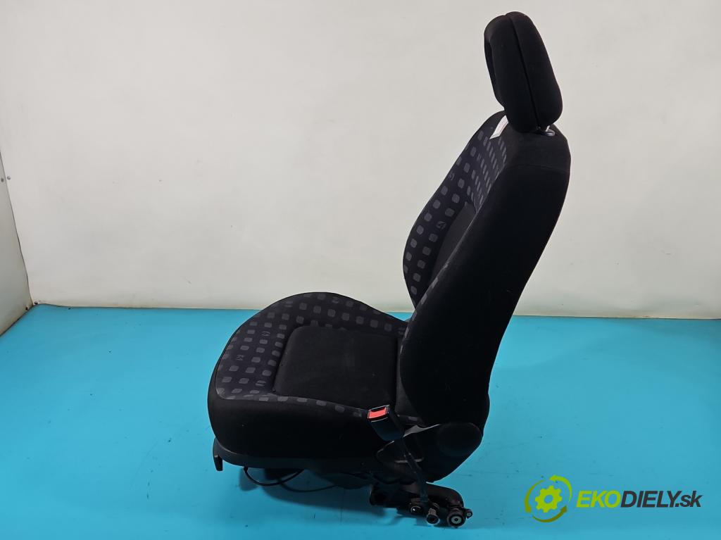 Vw New Beetle 1998-2010 2.0 8V 116 hp manual 85 kW 1984 cm3 3- Sedadlo pravý  (Sedačky, sedadla)