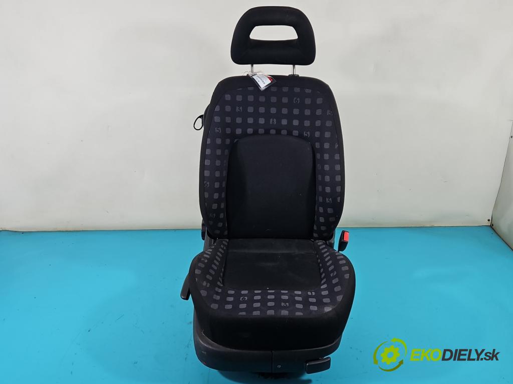Vw New Beetle 1998-2010 2.0 8V 116 hp manual 85 kW 1984 cm3 3- Sedadlo pravý  (Sedačky, sedadla)