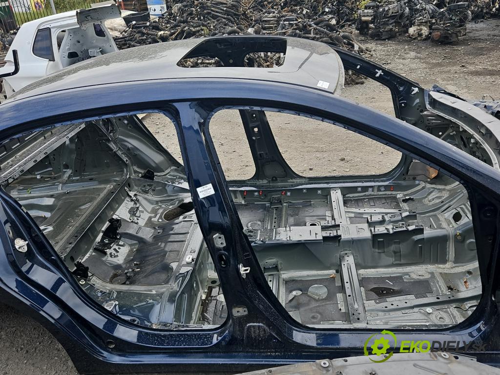 Mazda 3 III BM 2013-2018 2.0 16V 155 hp manual 114 kW 1998 cm3 4- práh pravý  (Ostatní)