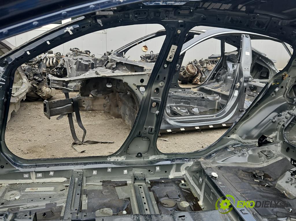 Mazda 3 III BM 2013-2018 2.0 16V 155 hp manual 114 kW 1998 cm3 4- práh pravý  (Ostatní)