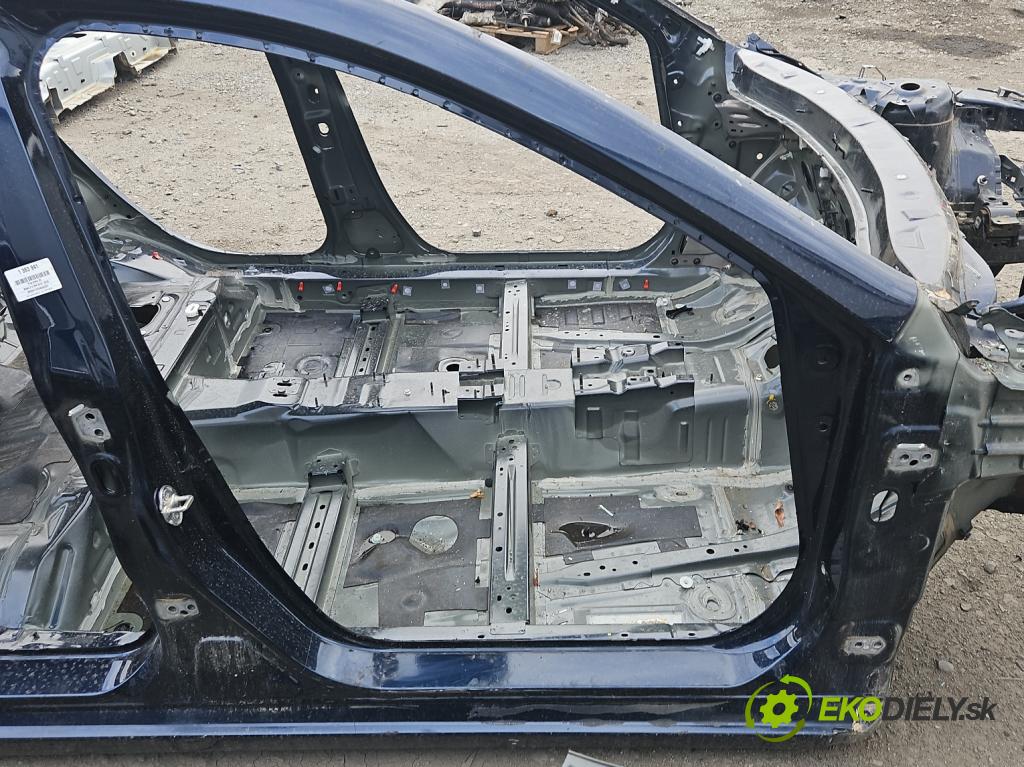 Mazda 3 III BM 2013-2018 2.0 16V 155 hp manual 114 kW 1998 cm3 4- práh pravý  (Ostatní)