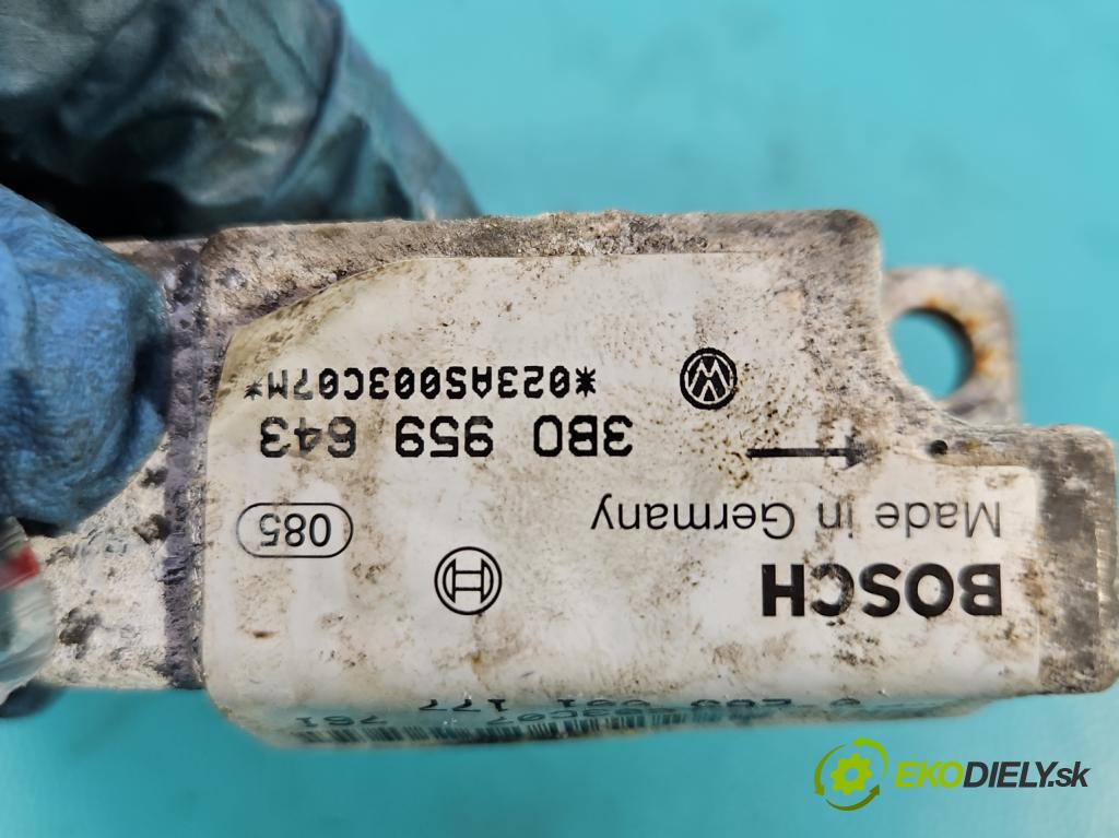 Vw Passat B5 1995-2005 1.6 101 HP manual 74 kW 1596 cm3 4- snímač šokovat: 3B0959643 (Snímače nárazu)