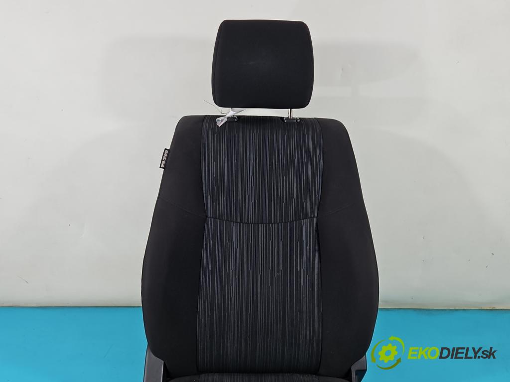 Suzuki Swift Mk7 2010-2017 1.2 16V 94 HP manual 69 kW 1242 cm3 5- Sedačka pravý  (Sedačky, sedadlá)